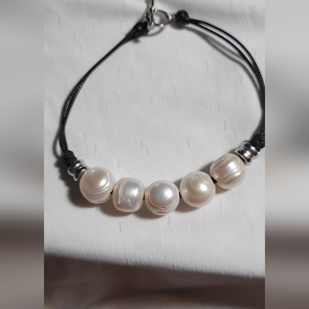 Bracelet *